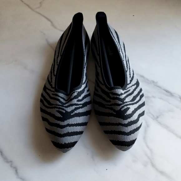 Breifola Gray and Black Zebra Striped Cotton Knit Pointed Toe Flat Size 11 - Picture 2 of 9
